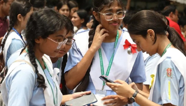 রাজনৈতিক অস্থিরতায় স্কুলে অনিশ্চয়তা পরীক্ষা সামনে, অভিভাবকদের উদ্বেগ বাড়ছে