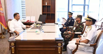 প্রধানমন্ত্রীর সঙ্গে তিন বাহিনী প্রধানের সৌজন্য সাক্ষাৎ