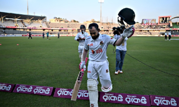 ইতিহাসের দ্বারপ্রান্তে মুশফিক, বড় সংগ্রহের পথে বাংলাদেশ