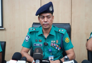 ঢাবি শিক্ষার্থীকে মারধরের অভিযোগে মাসুদ আলম-এর অপসারণ দাবি, শাহবাগে বিক্ষোভ