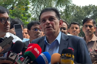 দিল্লি বিমানবন্দরে বাধা, প্রধানমন্ত্রীর তথ্য উপদেষ্টার সফর বাতিল — ব্যবস্থা নেবে সরকার