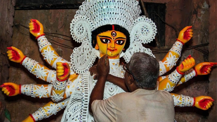 আজ বোধন, কাল মহাষষ্ঠী
