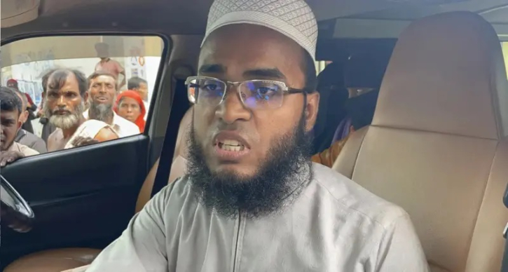 ফরিদপুরে ১০ টাকায় ইলিশ বিতরণ করতে গিয়ে বিপাকে এমপি প্রার্থী