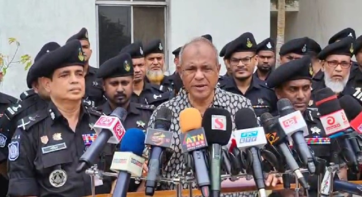 নির্বাচনের আগে সব অস্ত্র উদ্ধার সম্ভব হবে: স্বরাষ্ট্র উপদেষ্টা নির্বাচনের আগে সব অস্ত্র উদ্ধার সম্ভব হবে: স্বরাষ্ট্র উপদেষ্টা