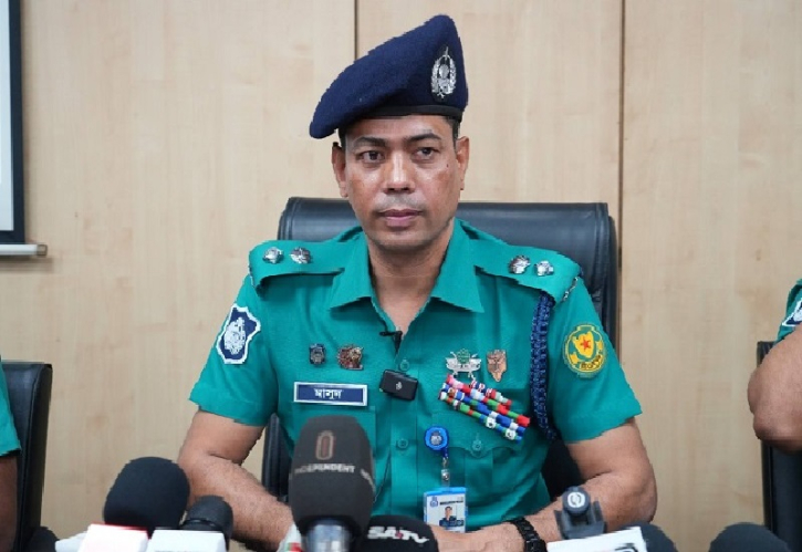 ঢাবি শিক্ষার্থীকে মারধরের অভিযোগে মাসুদ আলম-এর অপসারণ দাবি, শাহবাগে বিক্ষোভ