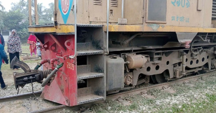 ময়মনসিংহে রেললাইন খুলে দুর্বৃত্তদের নাশকতা, অগ্নিবীণা এক্সপ্রেস লাইনচ্যুত